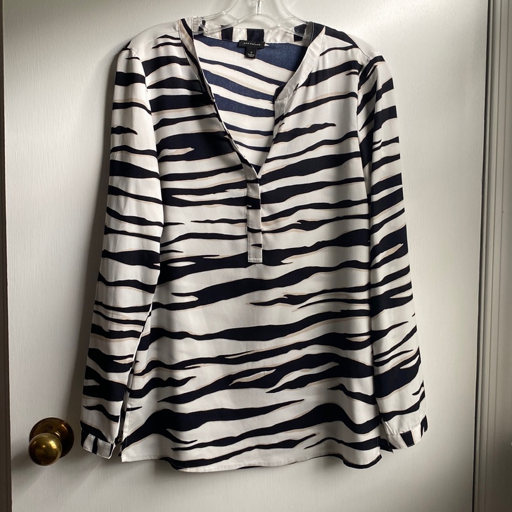 Ann Taylor Animal Striped Long Sleeve Blouse Business Professional size Medium